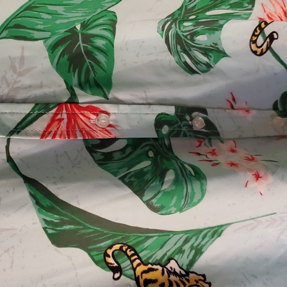 Mens Hawaiian Style Shirt. - Picture 5 of 5